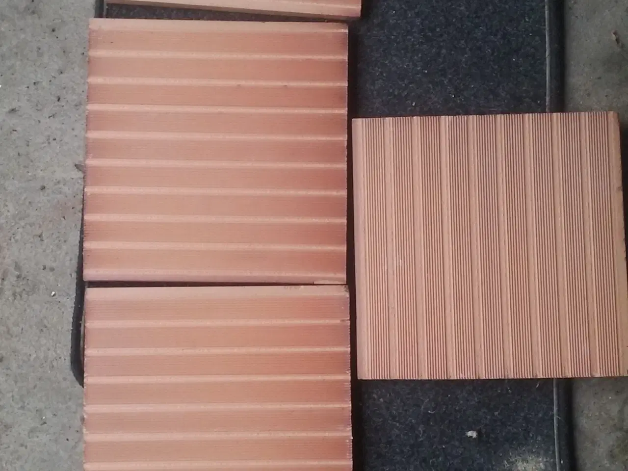 Billede 7 - 4 stk retro ABC klinker i rødbrun - 24 X 24 X 1,5