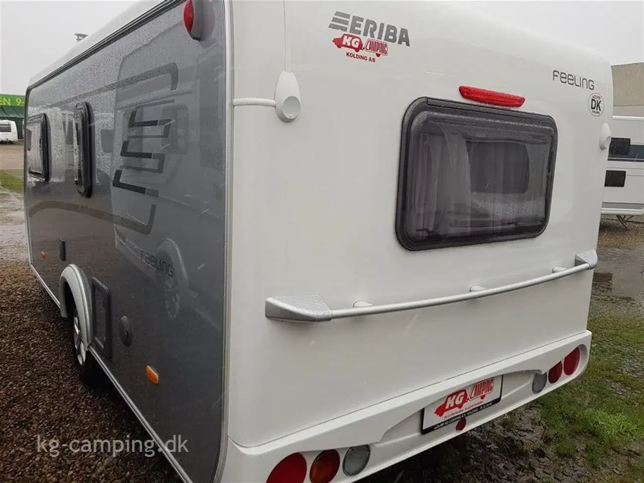 Billede 3 - 2021 - Eriba FEELING 425   Super velholdt hævetagsvogn med høj lasteevne og monteret med XT mover og Thule markise.