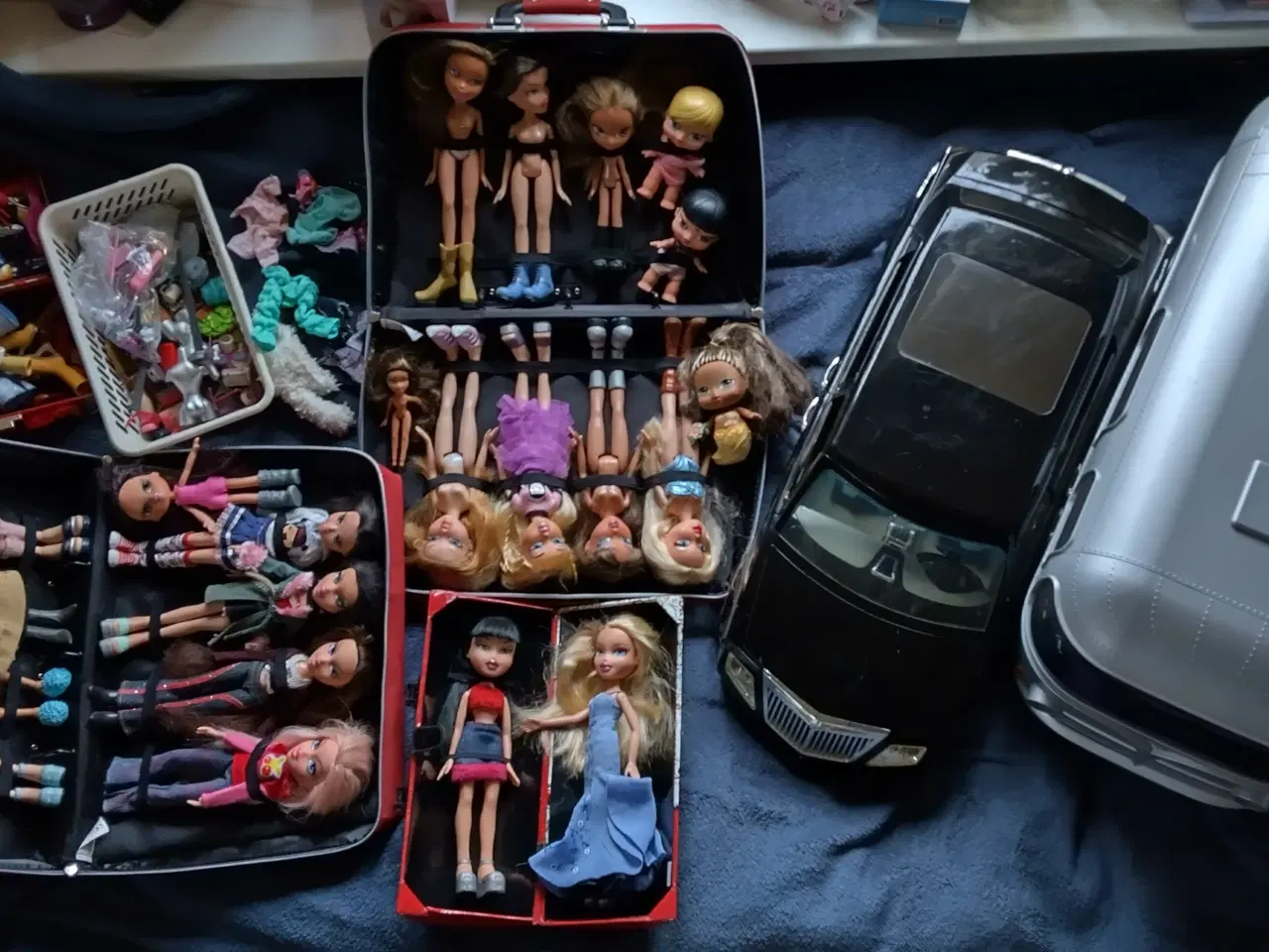 Billede 4 - 26 x Bratz dukker 0g tilbehør