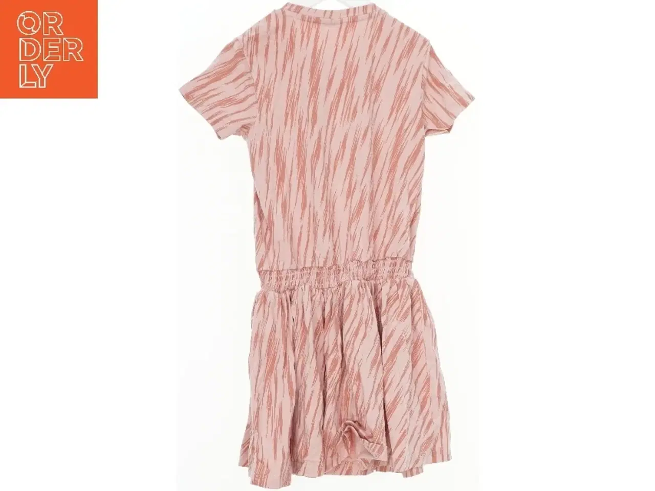 Billede 2 - Kortærmet dragt med mønster fra Hummel (str. 122)