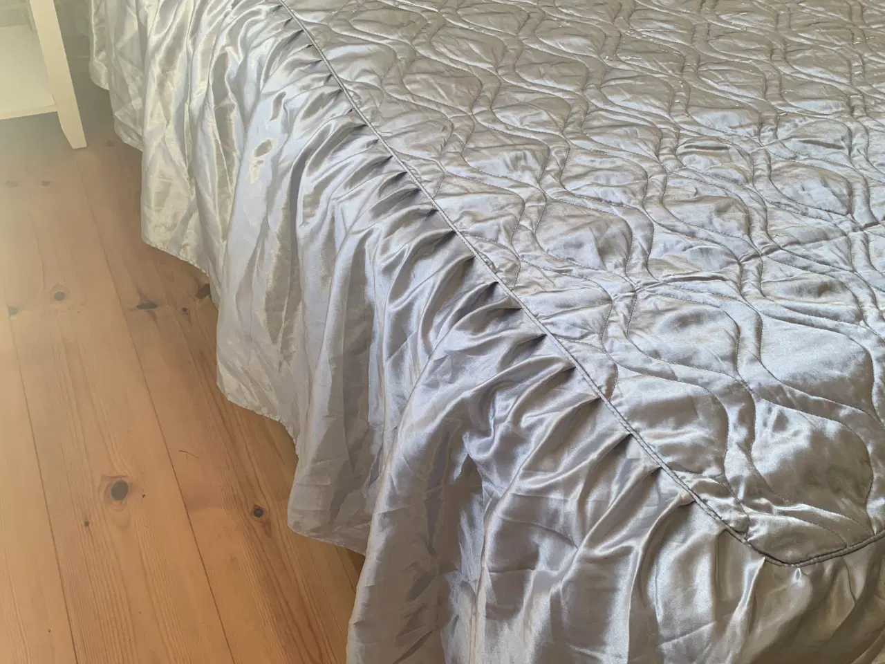 Billede 1 - Sengetæppe ikke brugt. 