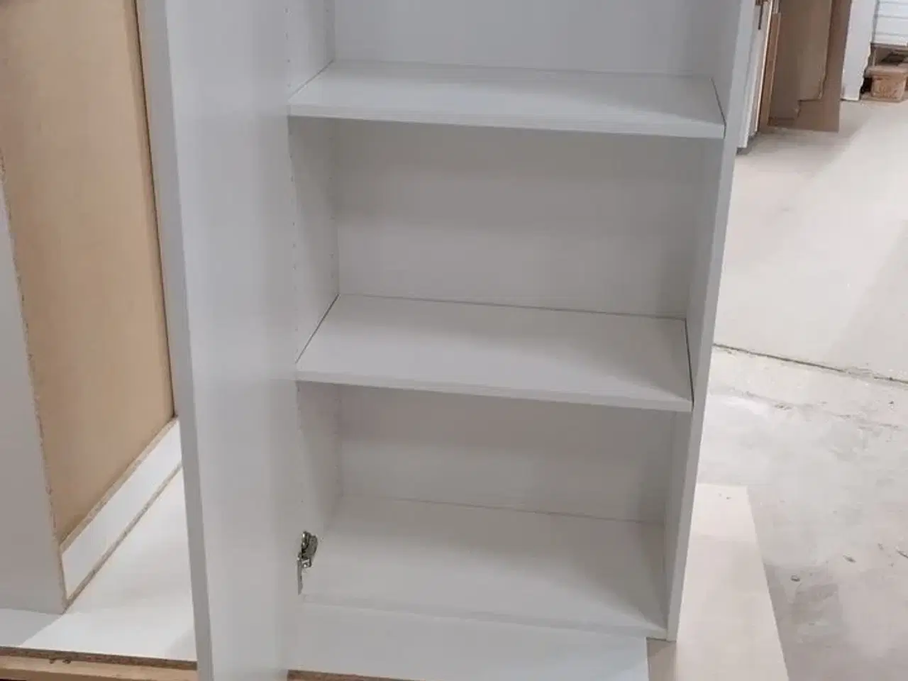 Billede 8 - 4 stk. usamlet højskabe H: 195,2 x B: 60 x D: 34,0 med låge og 16 hylder