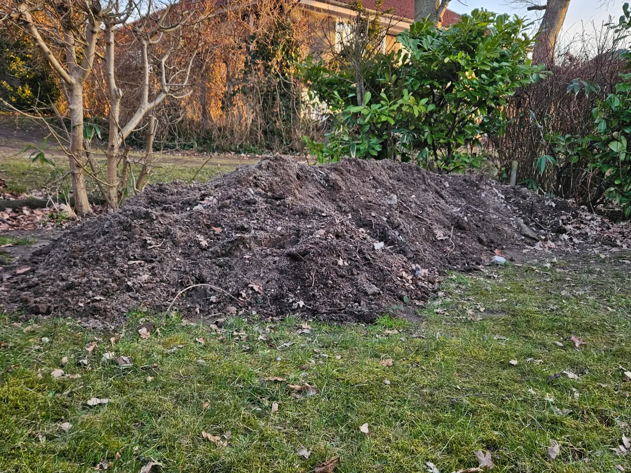 Billede 1 - Havejord gives væk