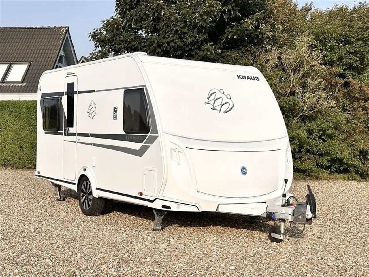 Billede 1 - 2021 - Knaus Südwind 450 FU "60 Years"   Flot campingvogn med telt og mover