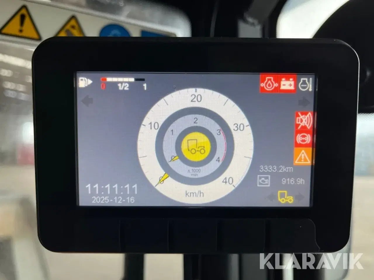 Billede 6 - Redskabsbærer Kärcher MIC 35 med kost og saltspreder