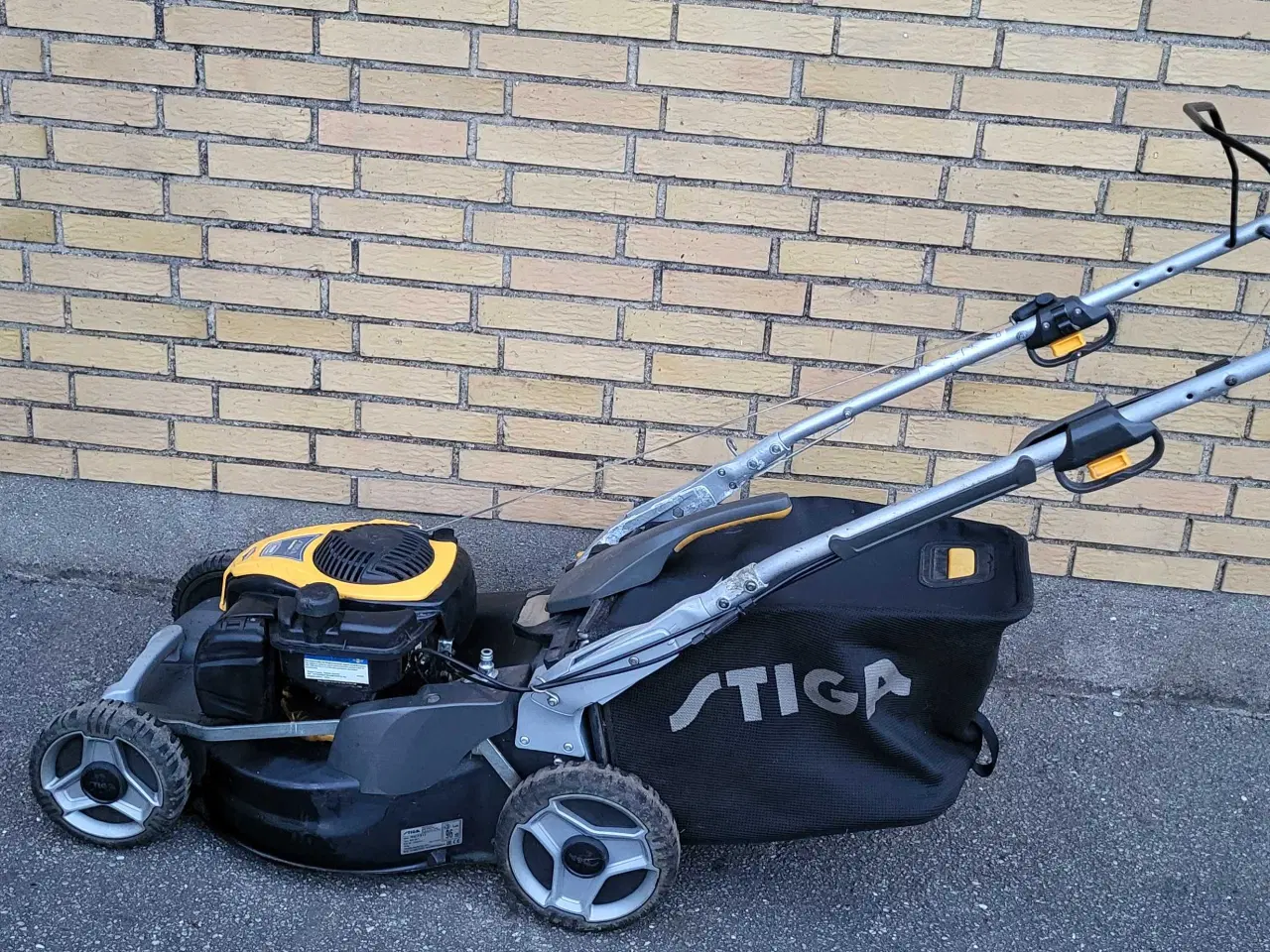Billede 1 - Plæneklipper Stiga Selvkørende 