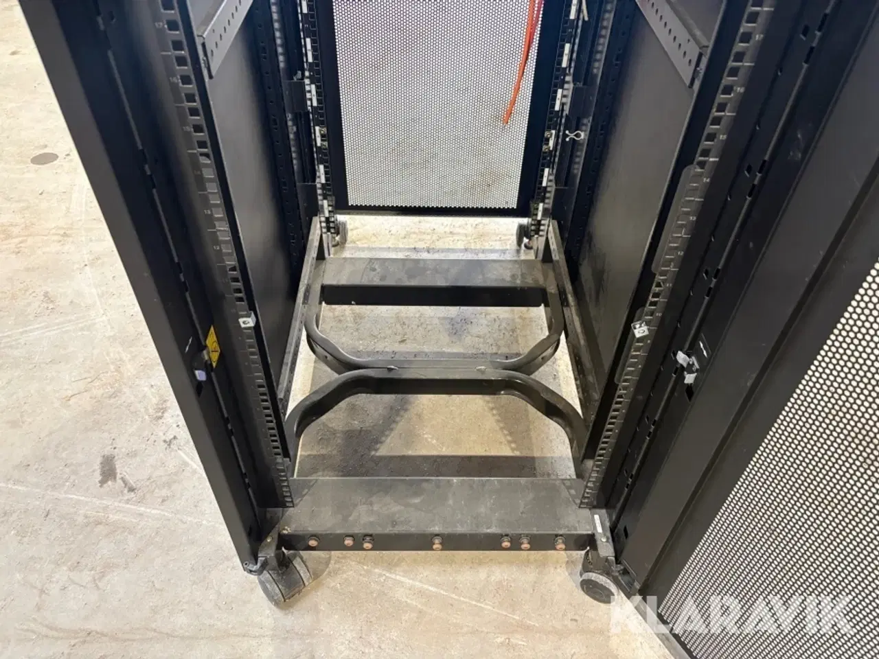 Billede 9 - Dataskab IBM 9306-420 på hjul