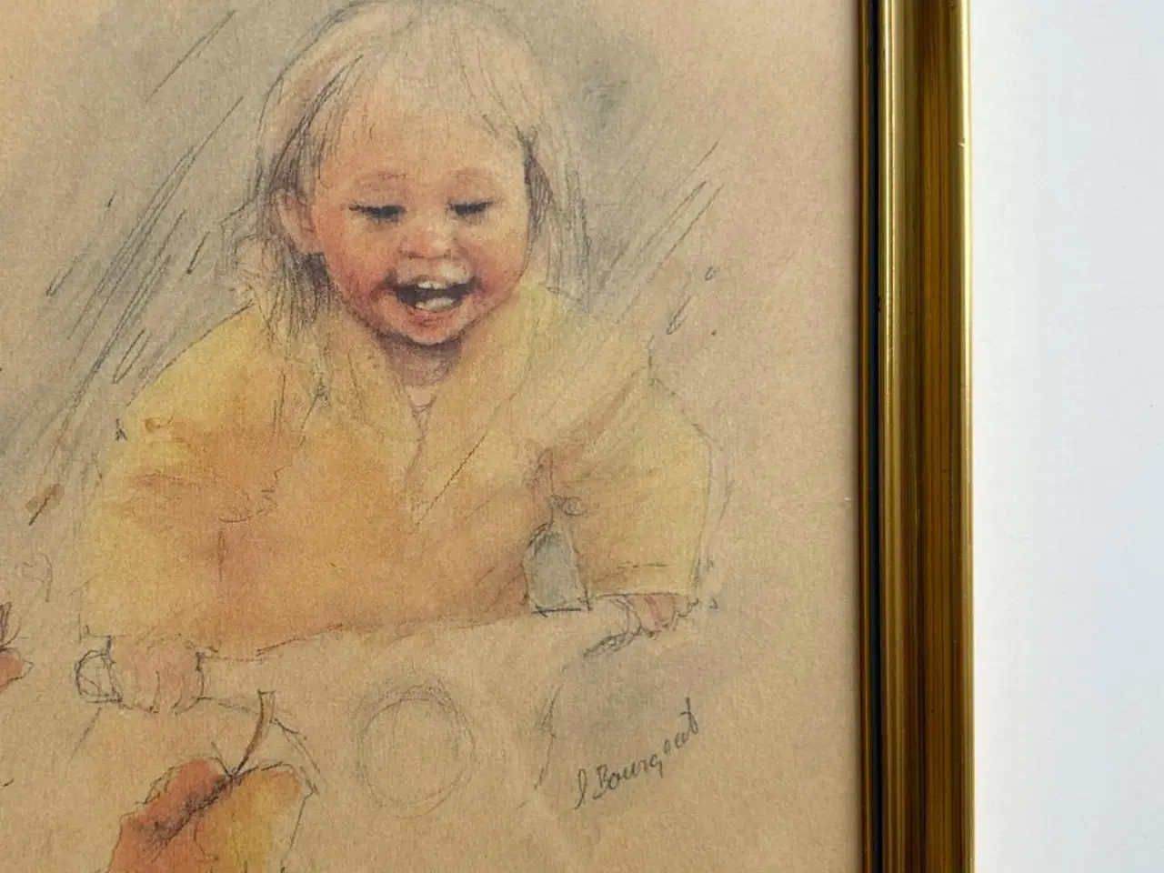 Billede 3 - Barn i guldramme, gul jakke og scooter