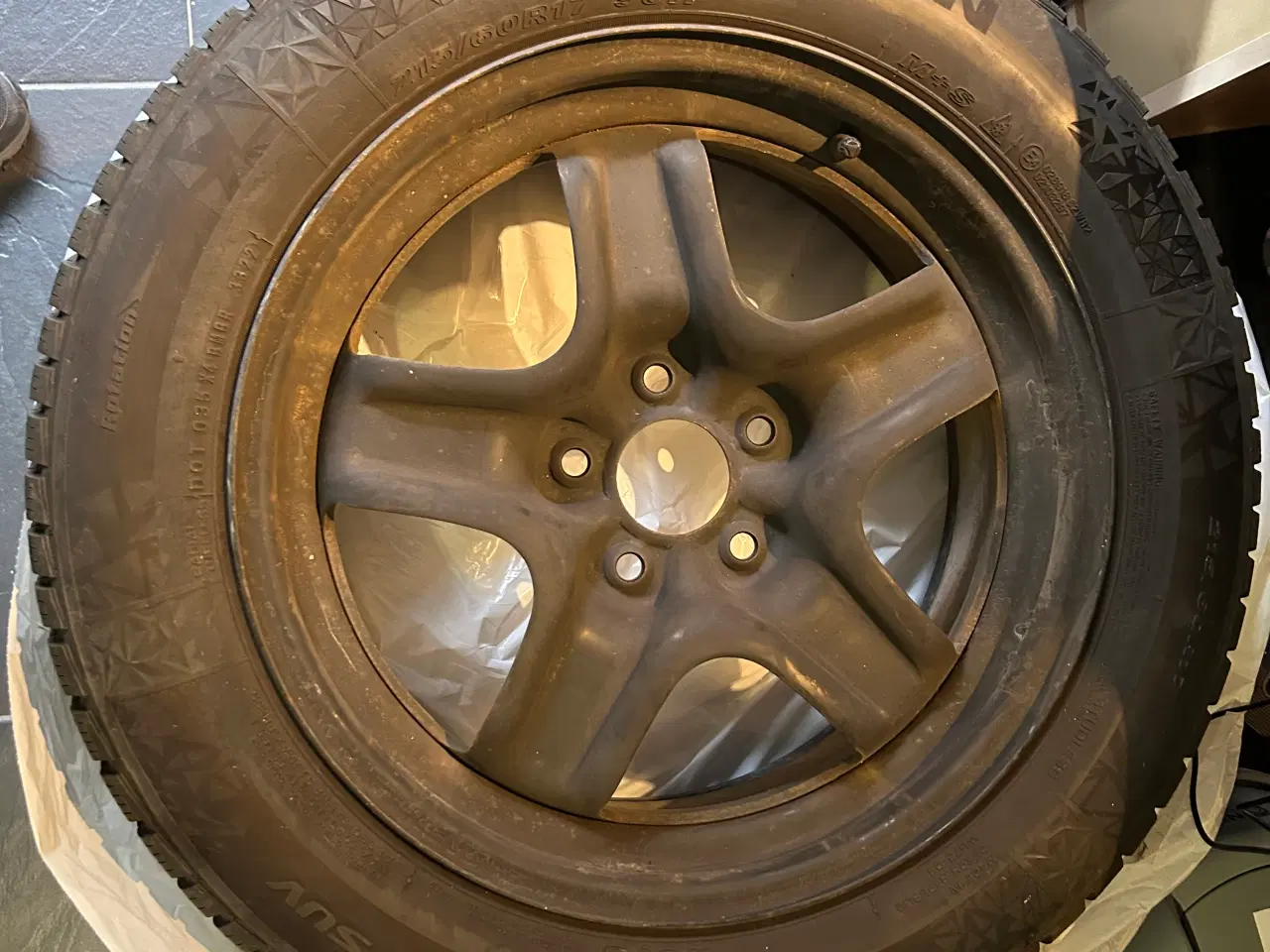 Billede 1 - Vinterdæk 215/60 R17 og stålfælge