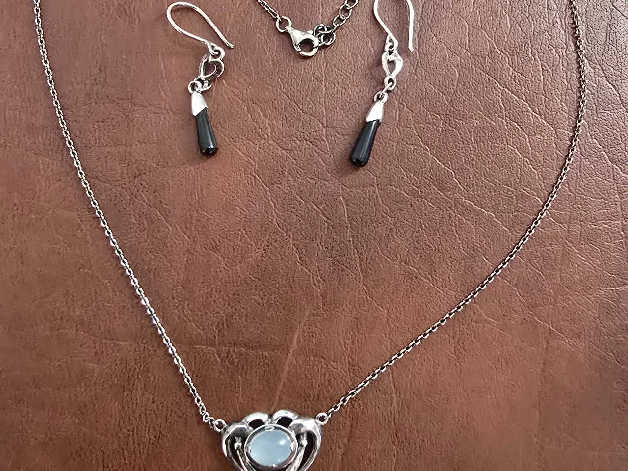 Billede 1 - Halskæde og øreringe