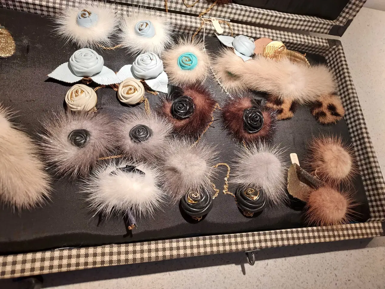 Billede 4 - Diverse bijouteri i flot kuffert