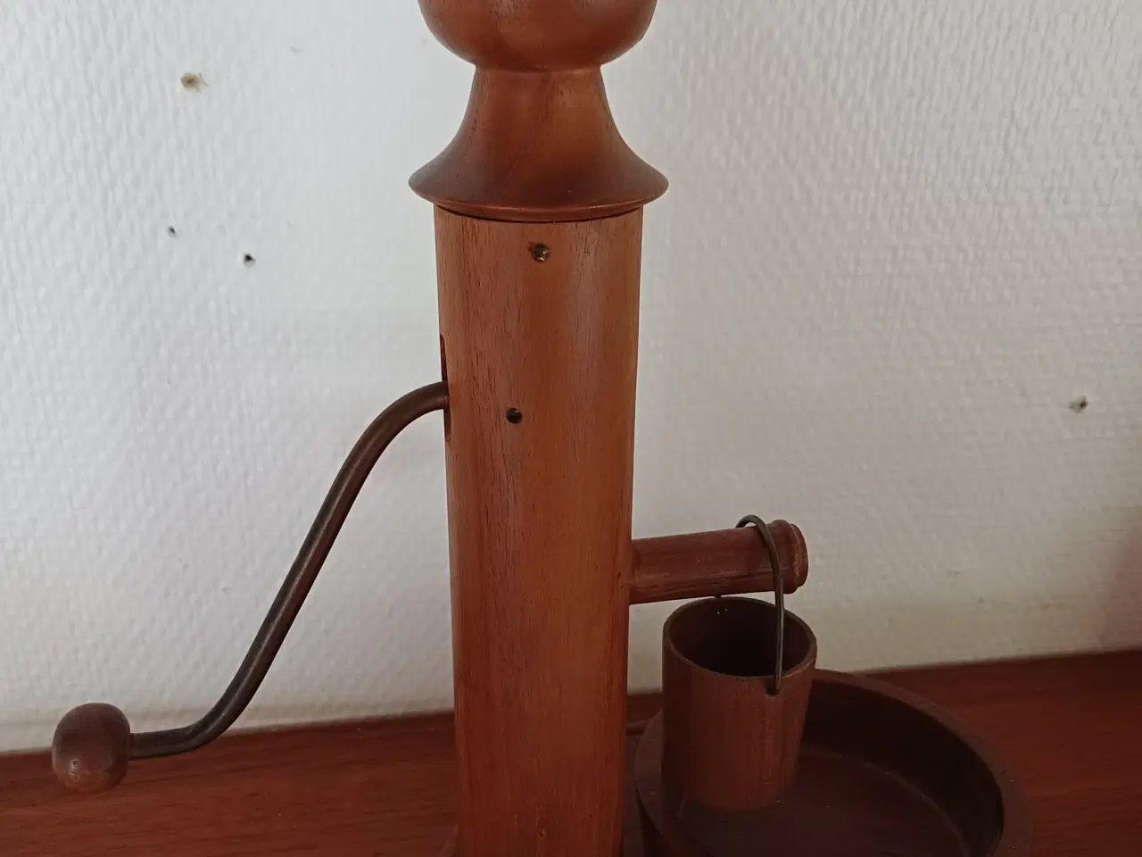 Billede 4 - Teak bordlampe udformet som vandpumpe 