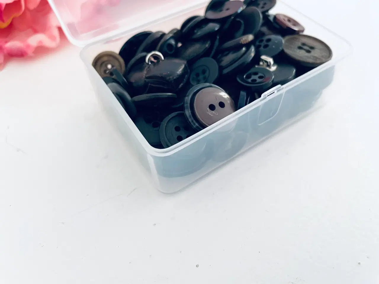 Billede 3 - 80 stk. ældre knapper + opbevaringsæske