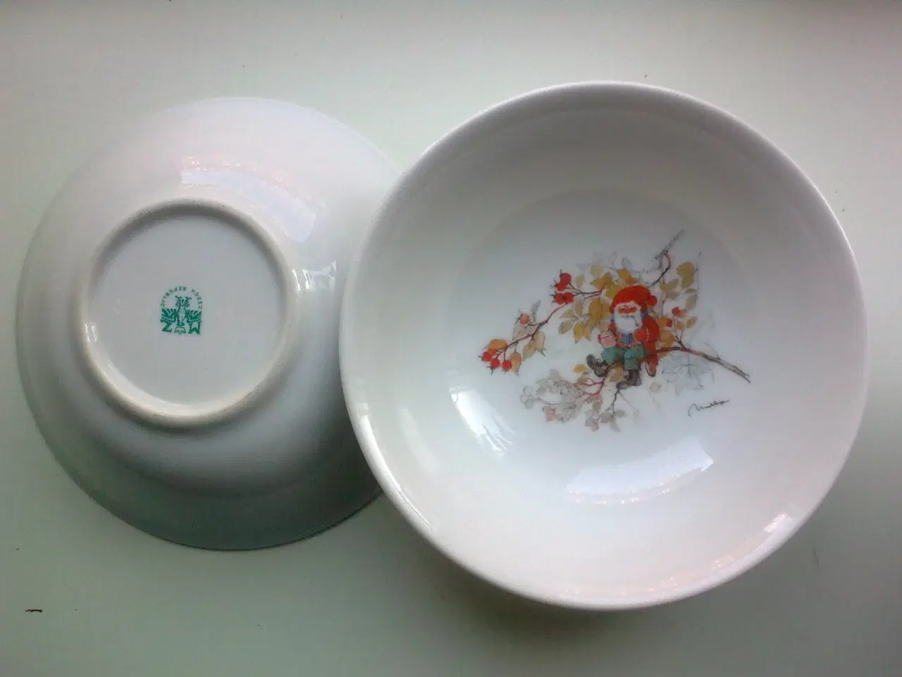 Billede 3 - Mads Stage * Julemandens skål * 2 i hvid porcelæn.