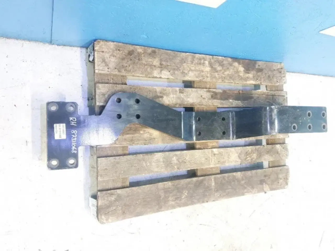 Billede 2 - New Holland T7 Højre motorvange 87311068