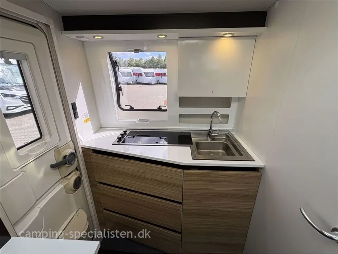 Billede 5 - 2018 - Adria Action 361 LH Panorama   Adria Action 361 LH 2018 - Se den nu hos Camping-Specialisten.dk
