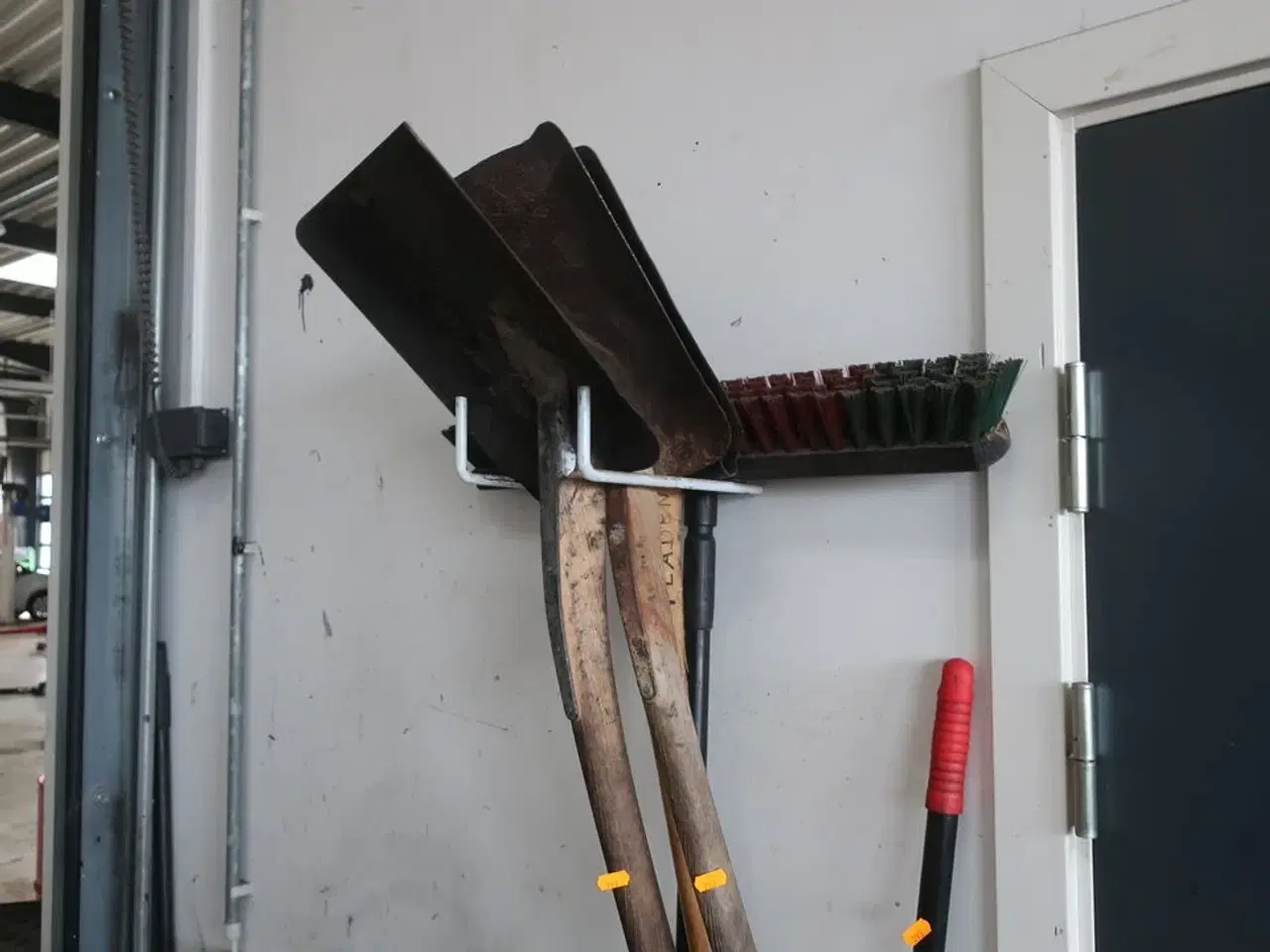 Billede 2 - Diverse haveredskaber