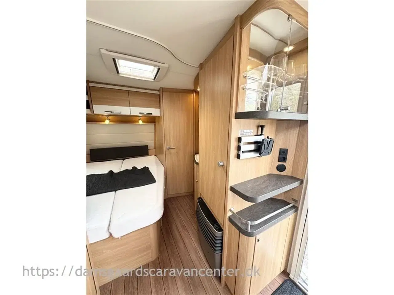 Billede 10 - 2018 - Knaus Südwind Silver Selection 450 FU   Franskseng-Gulvtemp.-Mover-Telt