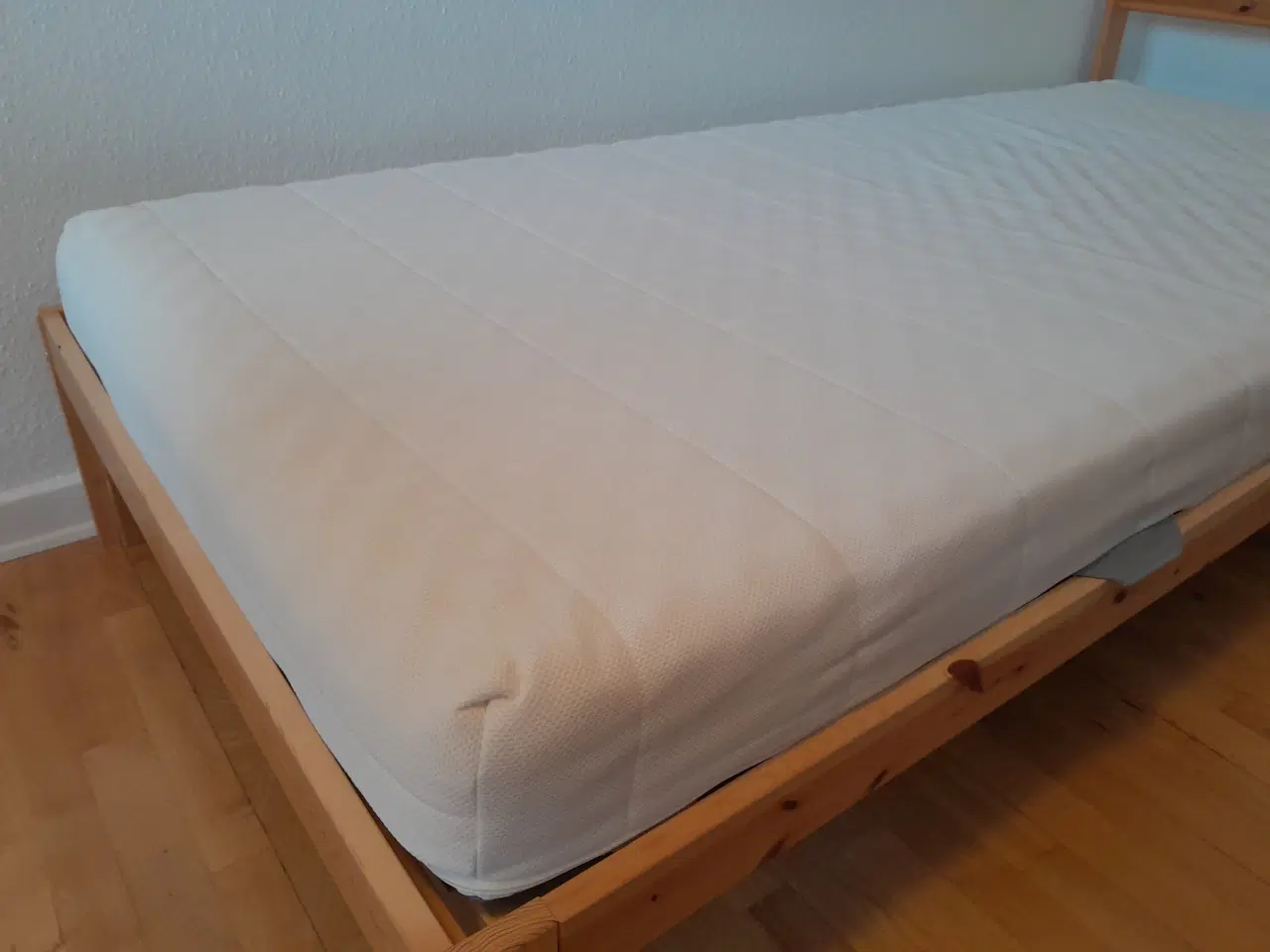 Billede 5 - Seng (NEIDEN + LINDBÅDEN fra IKEA)