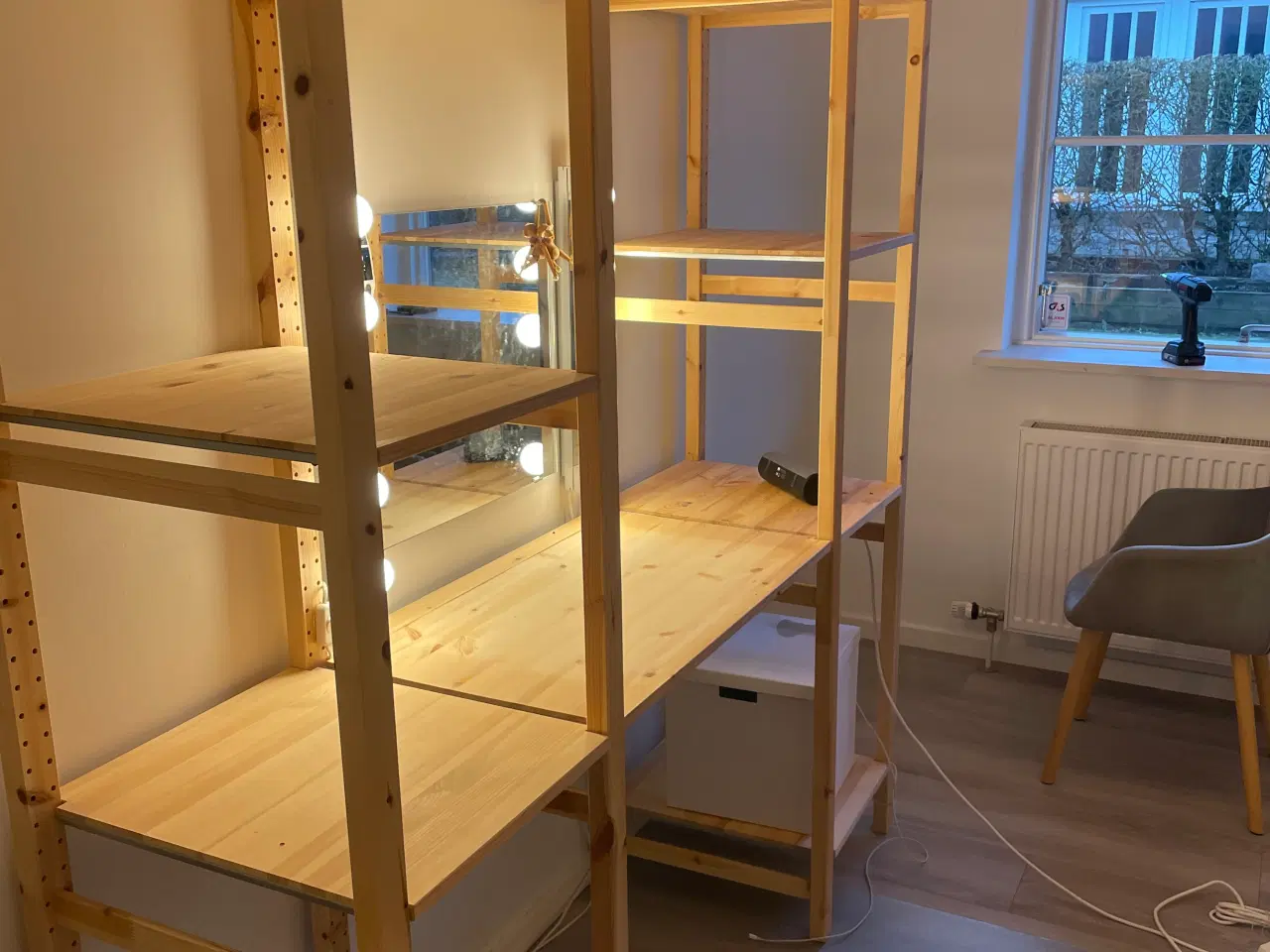 Billede 2 - IVAR reol m. skrivebord fra IKEA. 