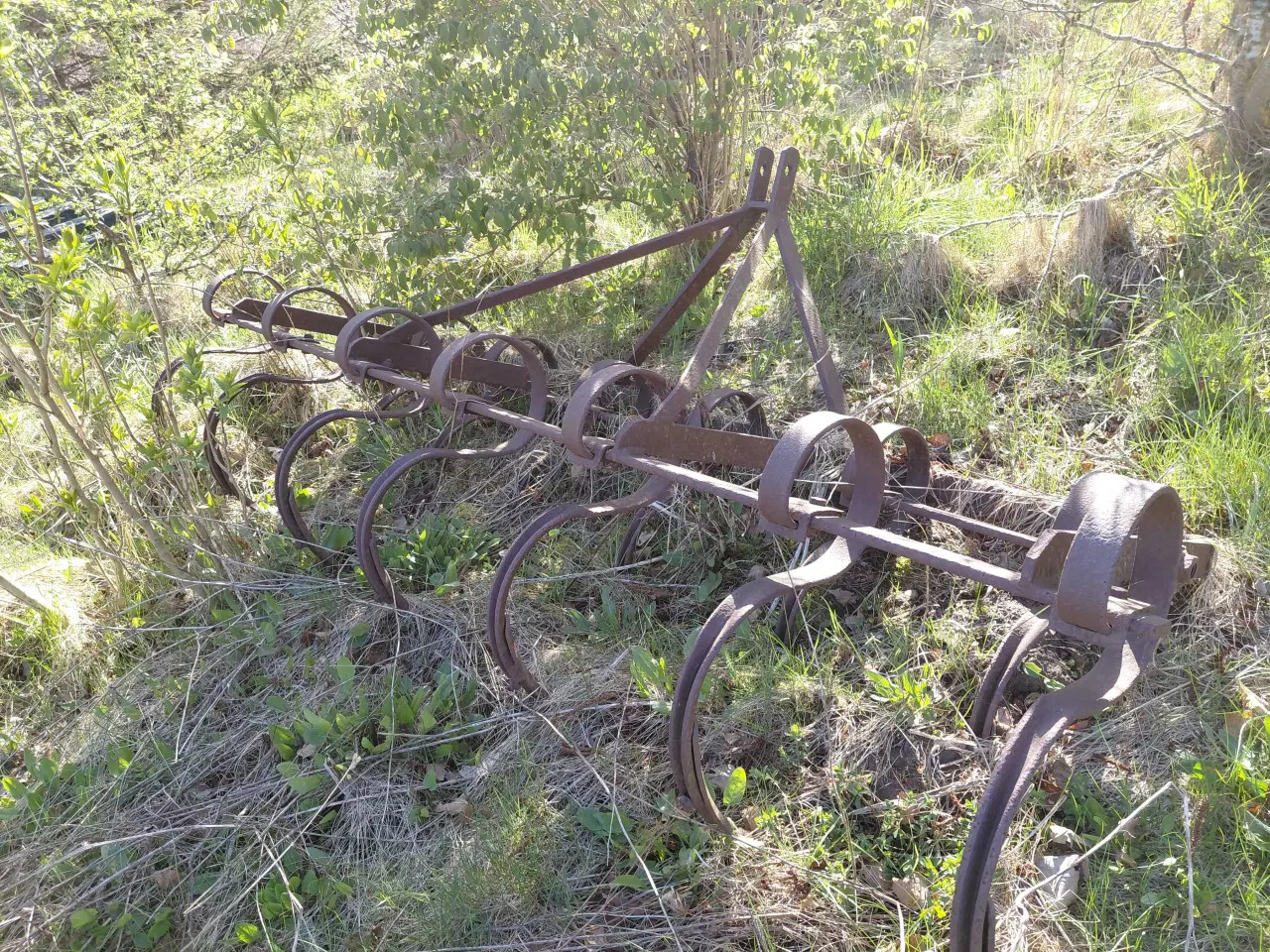 Billede 10 - Ford 4000, redskaber og kornvogne