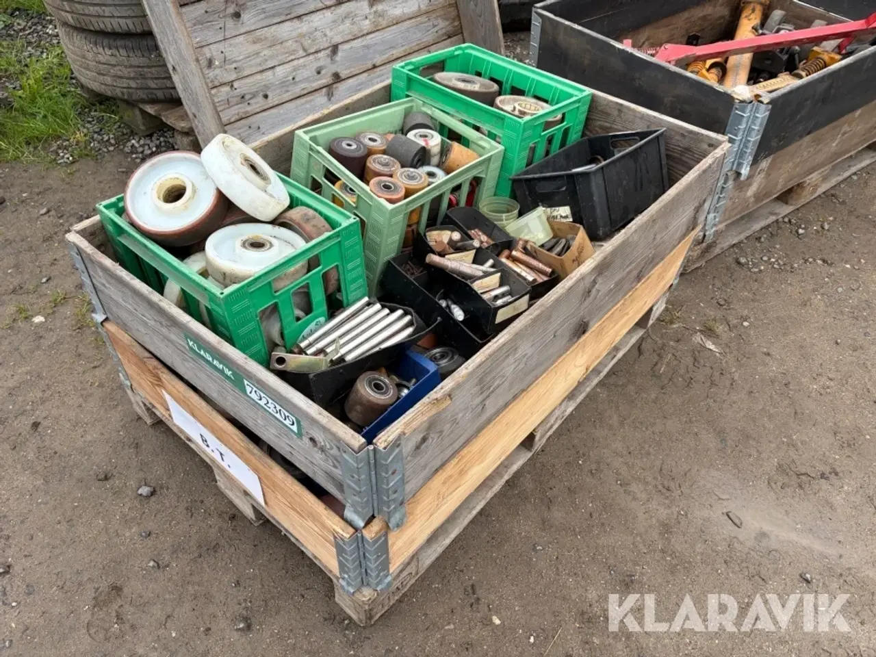 Billede 1 - Truck hjul med blandet tilbehør.