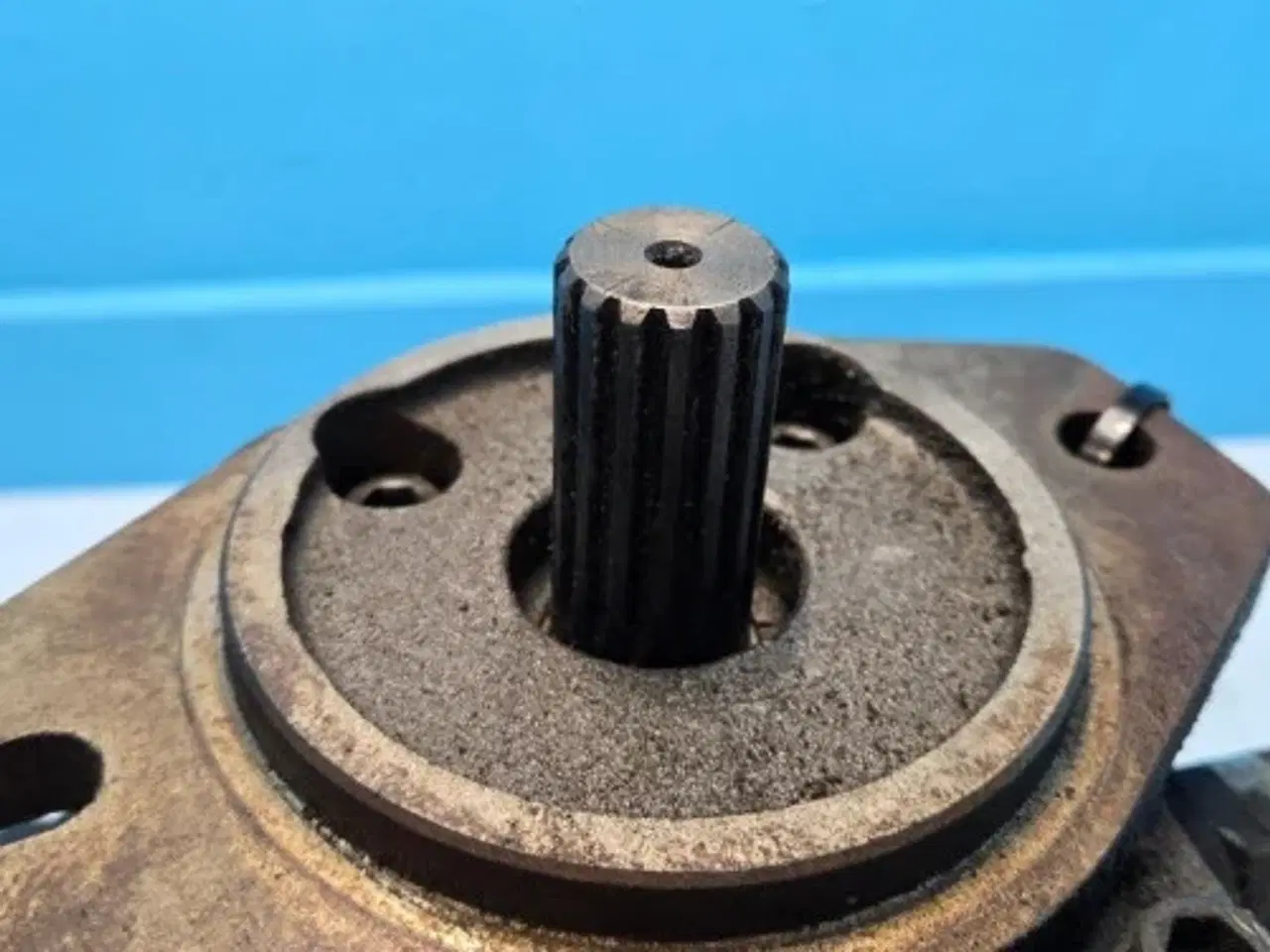 Billede 6 - New Holland T8.320  Smøreoliepumpe 84425104