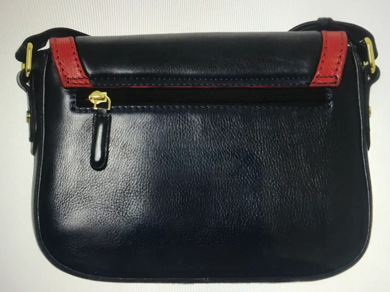 Billede 4 - Flot Crossbody taske skuldertaske fra Belsac. 