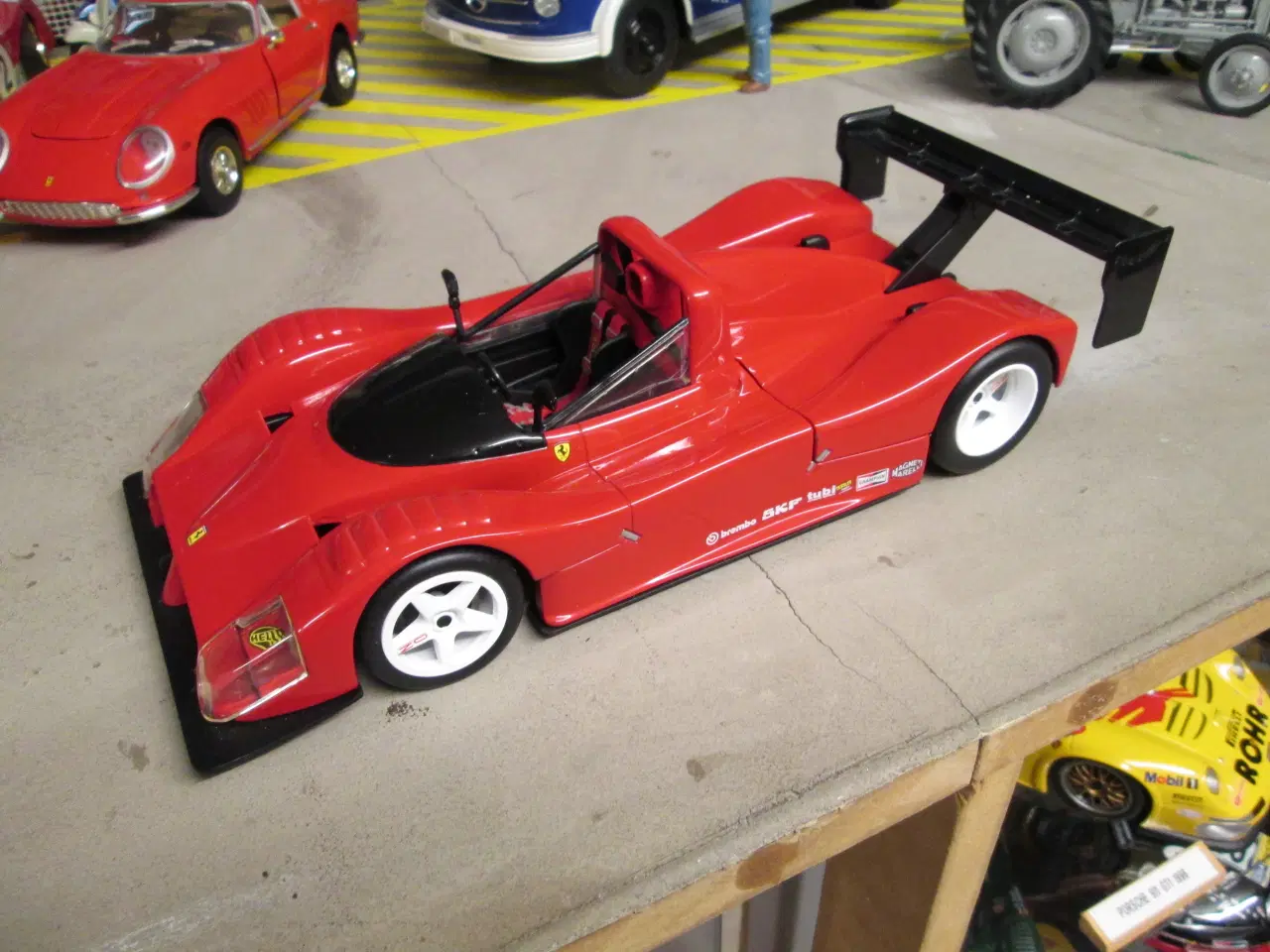 Billede 3 - Modelbil   Ferrari  sp333   Hotwheels  1:18