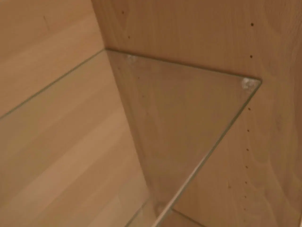 Billede 10 - Smukt vitrineskab med 4 glashylder