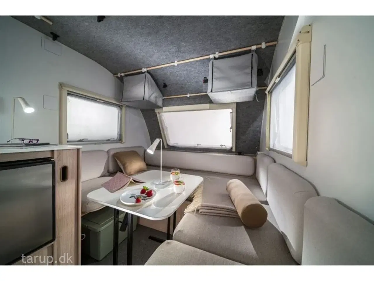 Billede 8 - 2025 - Adria Aviva Lite 300 LH   NYHED! Endesiddegruppe, stabilisator, stort opbevaringsrum i front, mulighed for at lave en lille køje
