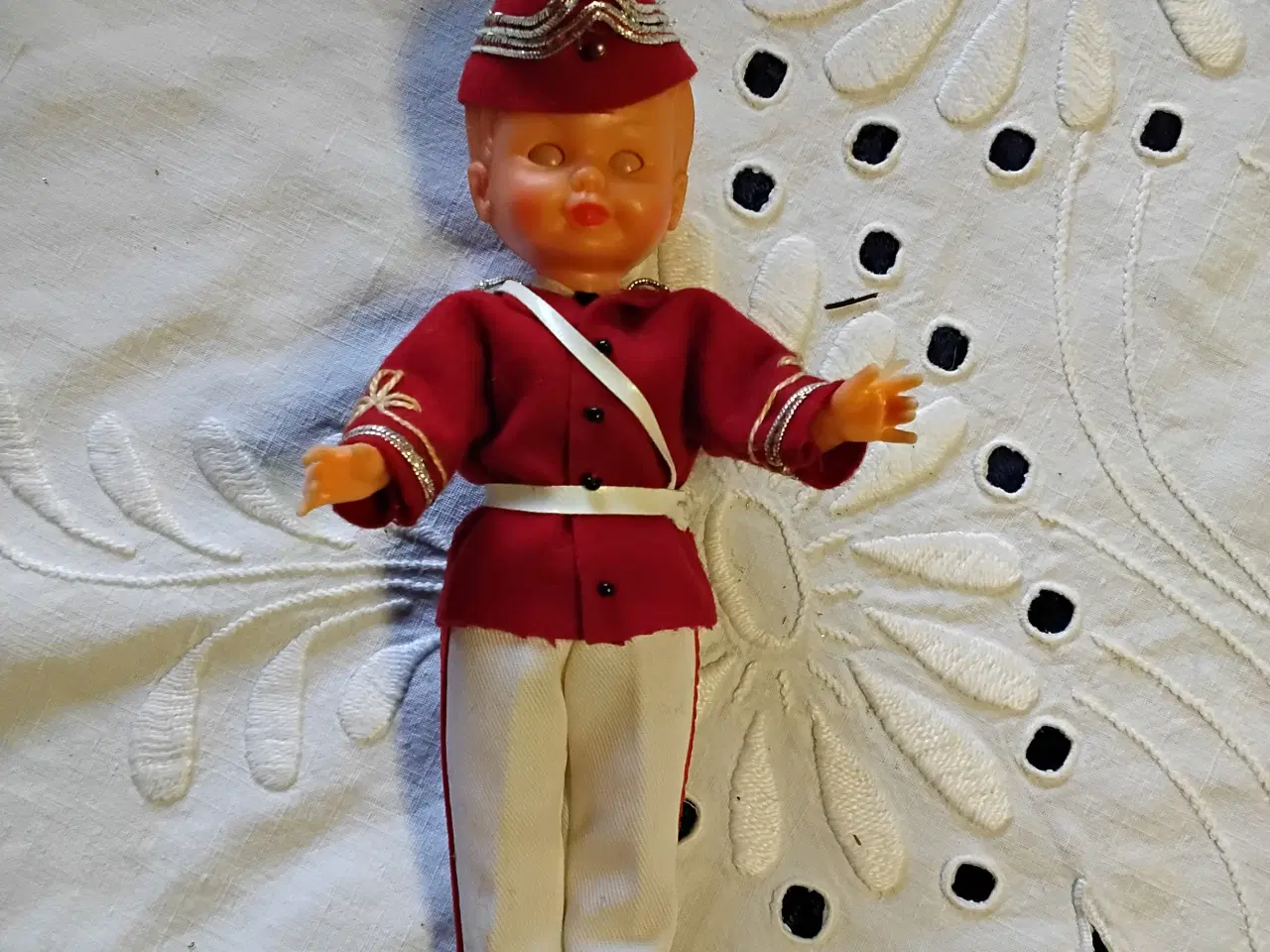 Billede 4 - Varde Garden souvenir - dukker fra før 1984 - sæt