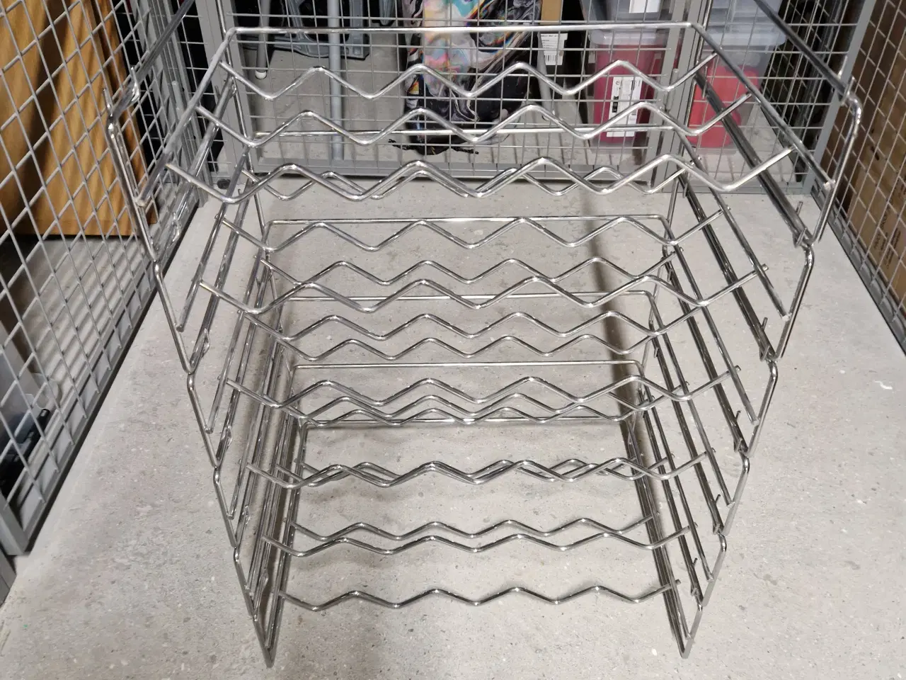 Billede 1 - vinreol i forkromet metal