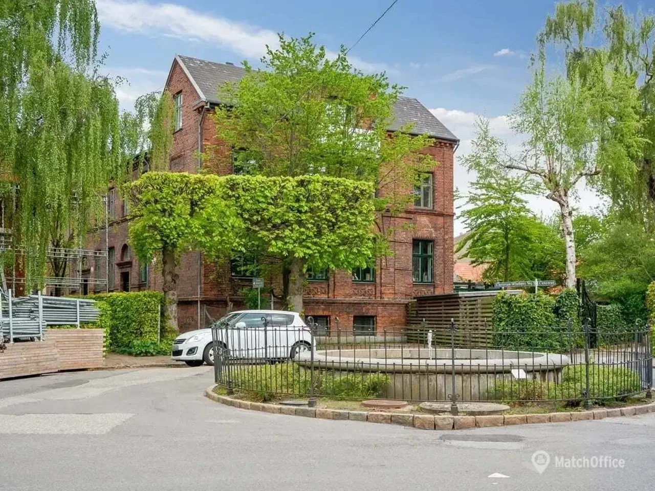 Billede 2 - Udendørs parkering i fredeligt kvarter