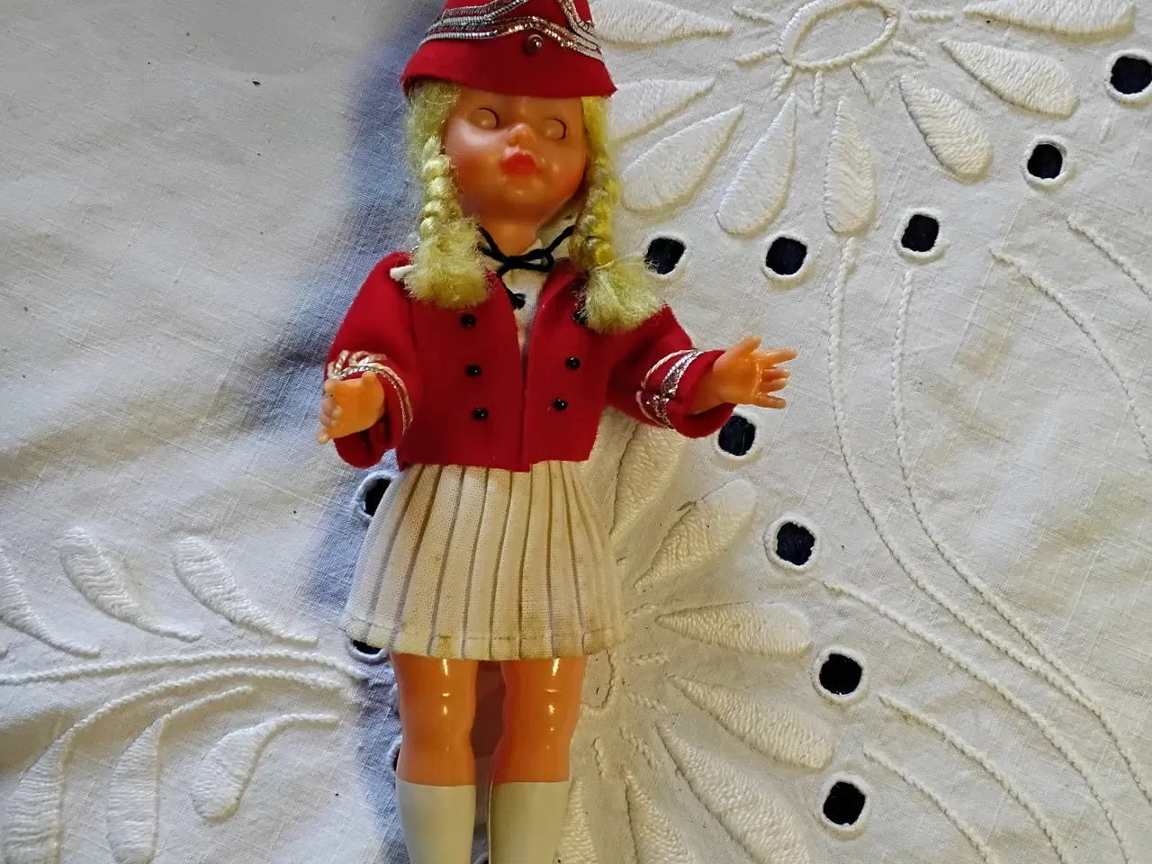 Billede 2 - Varde Garden souvenir - dukker fra før 1984 - sæt