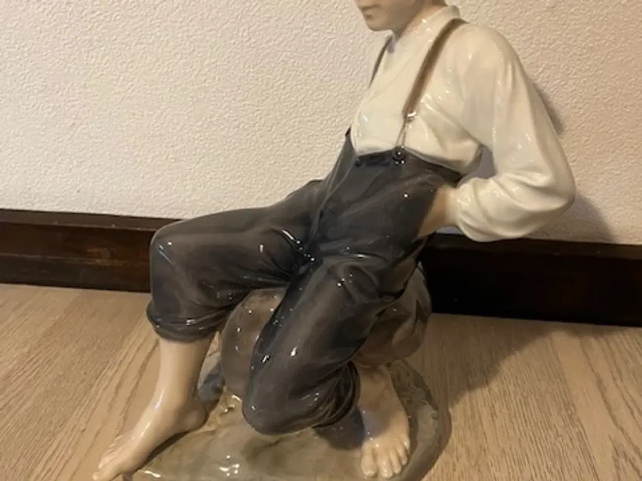 Billede 2 - Kongelig porcelæns figur "Vogterdreng"