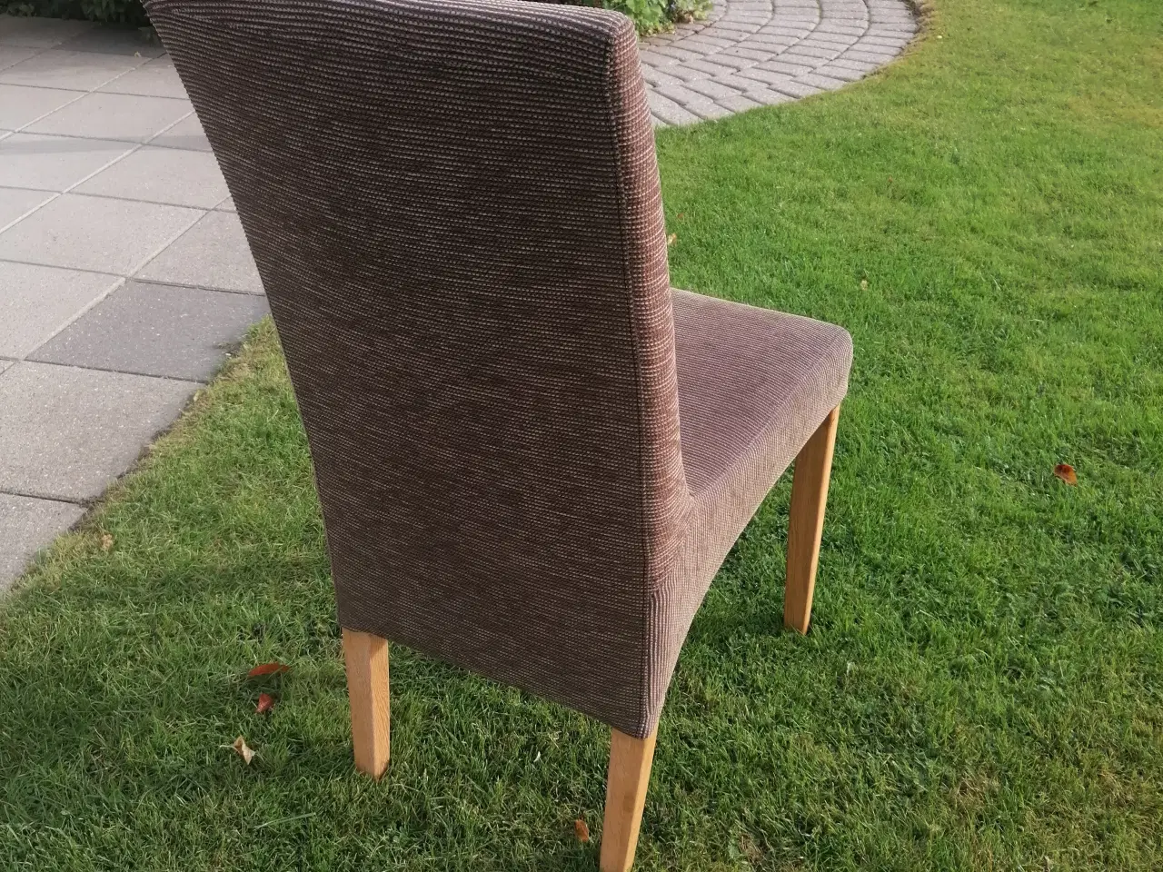 Billede 2 - Spisestuestole i brunt stof.