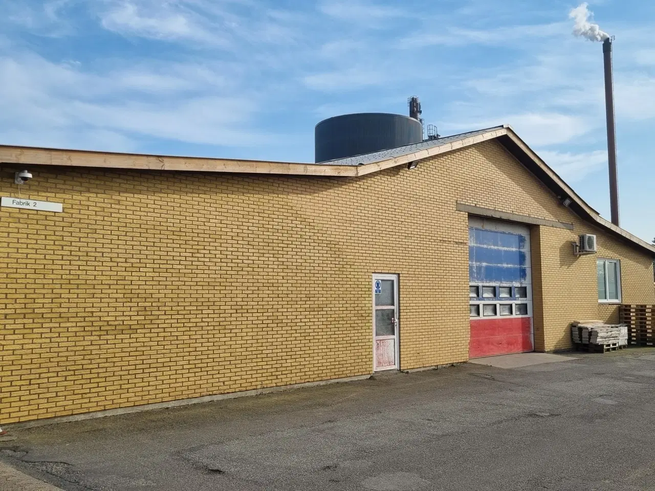 Billede 1 - Separat lagerhal med køkken og toilet