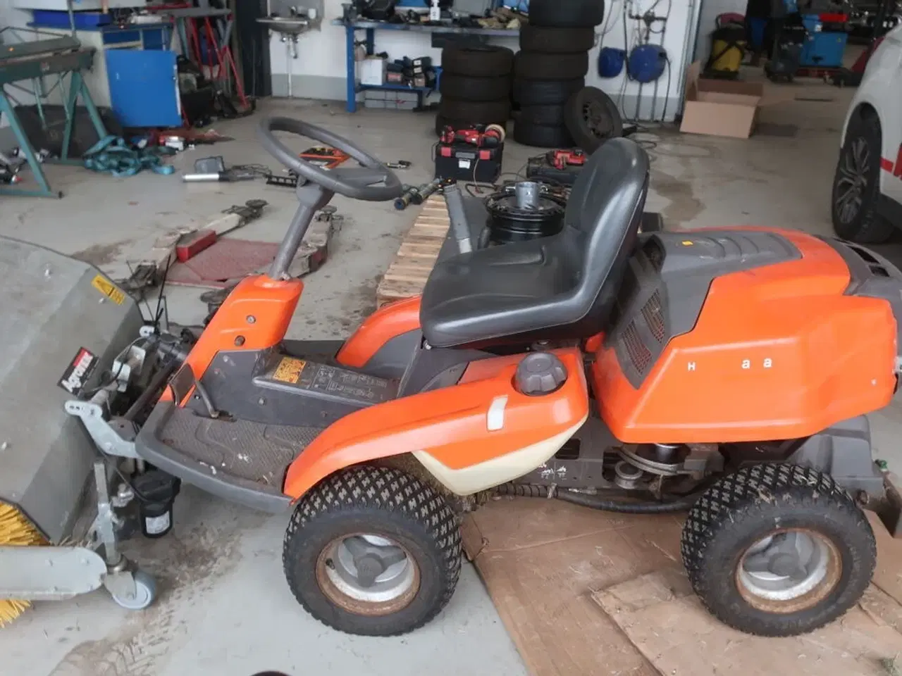 Billede 2 - Havetraktor HUSQVARNA R216 AWD