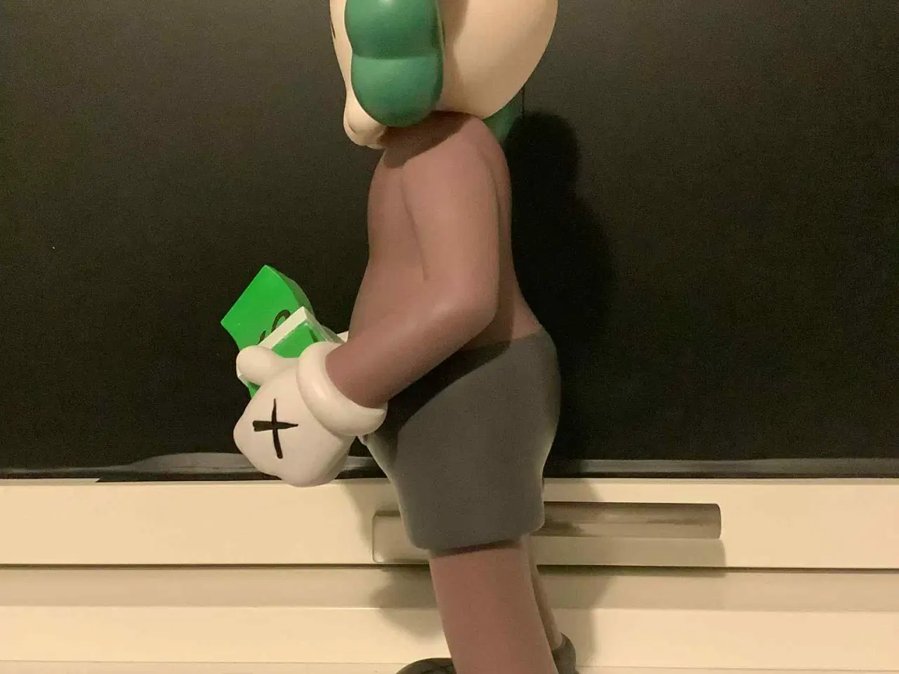 Billede 4 - KAWS Medicom Toy Figur brun - 30 cm høj