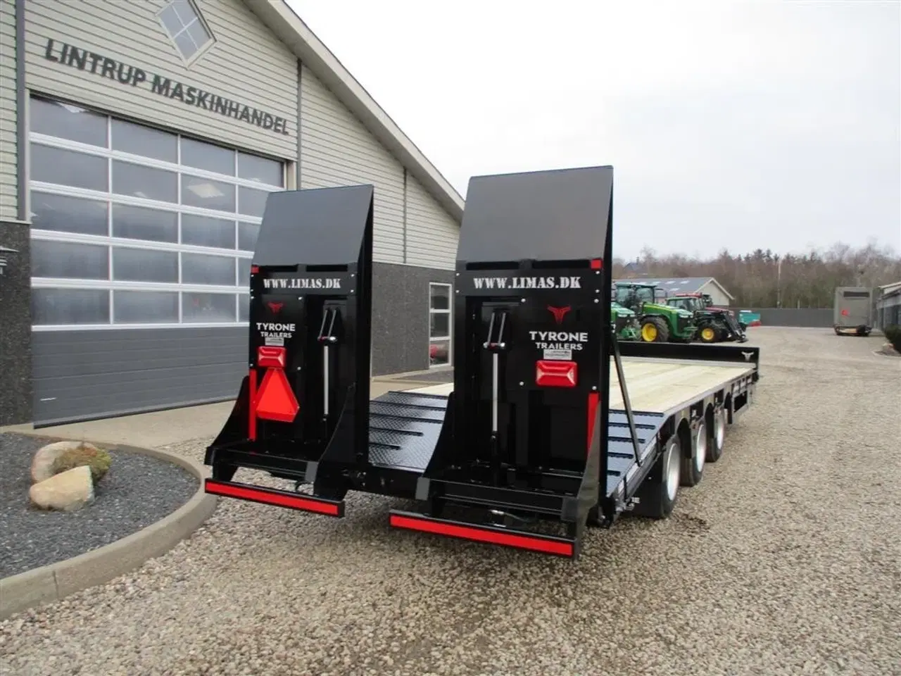 Billede 10 - Tyrone 27TLL med kombi bremser, både luft og hydrauliske bremser. Affjedret træk og affjedret aksler. Med hydrauliske ramper og værktøjskasse