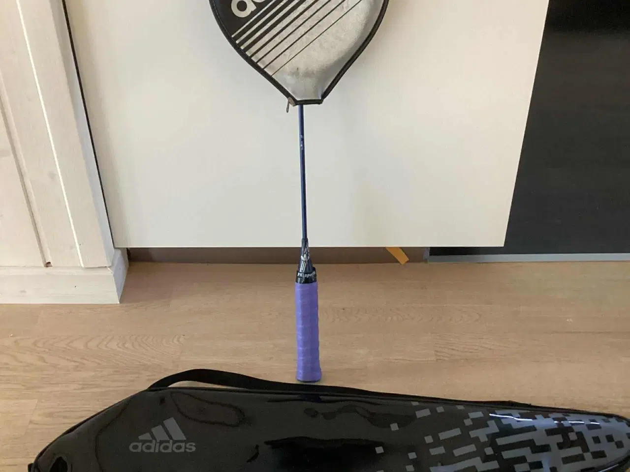Billede 2 - 1 ADIDAS badmintonketcher inkl. cover og taske