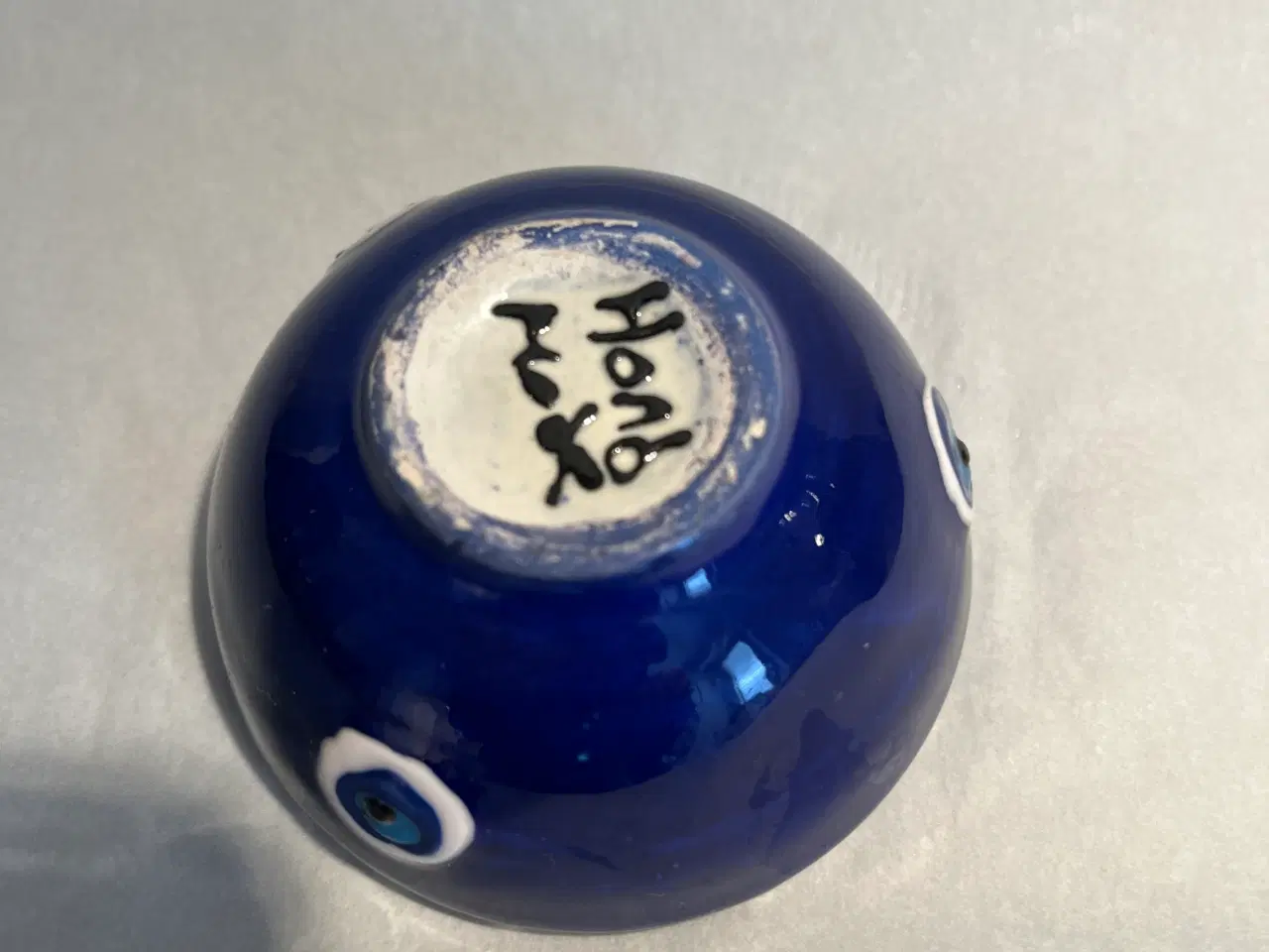 Billede 2 - Keramisk håndmalet skål med blå øjne