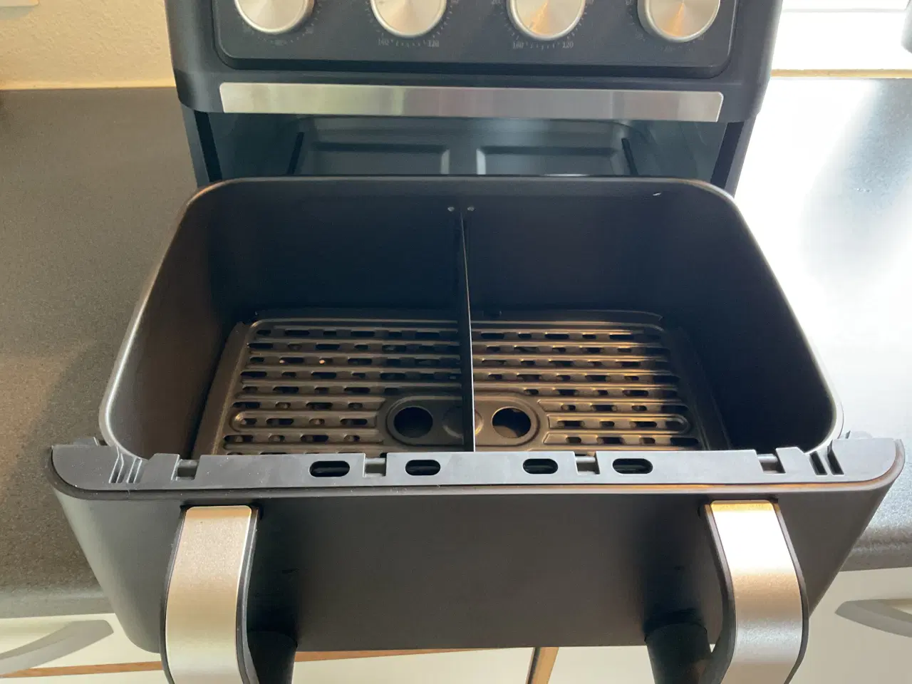 Billede 1 - Hel ny AIRFRYER mærke Epiq sælges billigt.