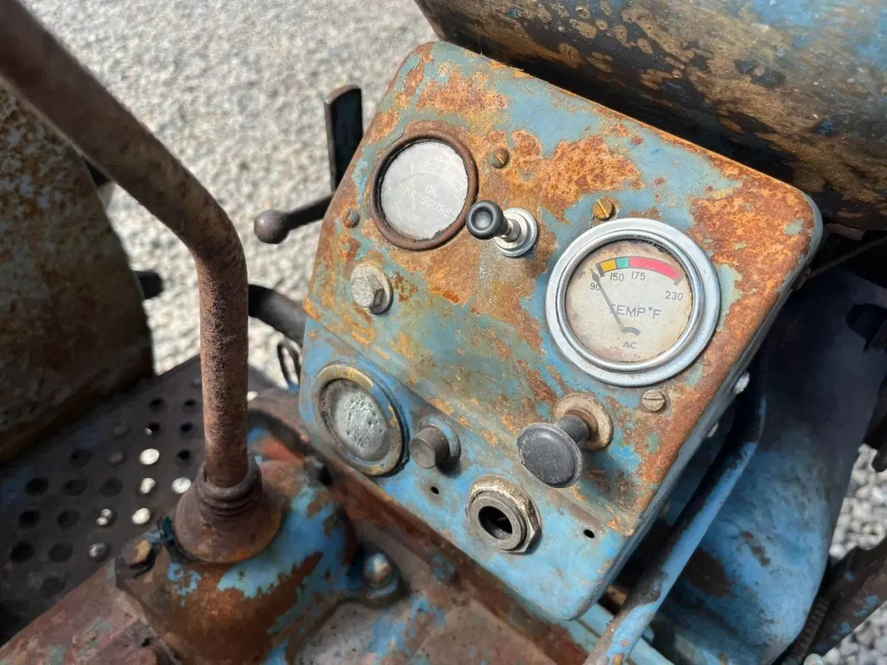 Billede 18 - Fordson Major Motoren mangler, men mange god dele.