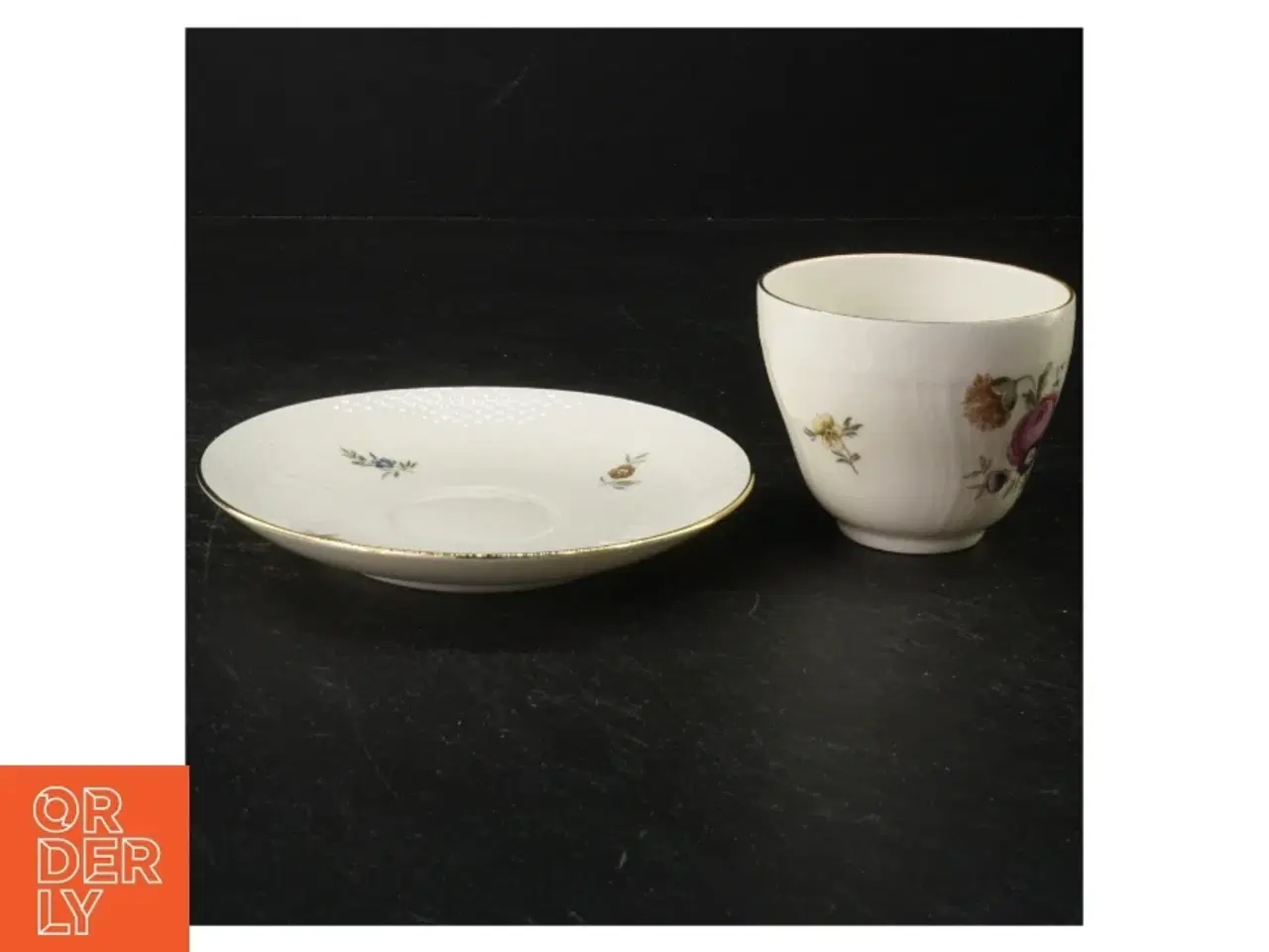 Billede 2 - Porcelænskopper med underkopper fra Royal Copenhagen
