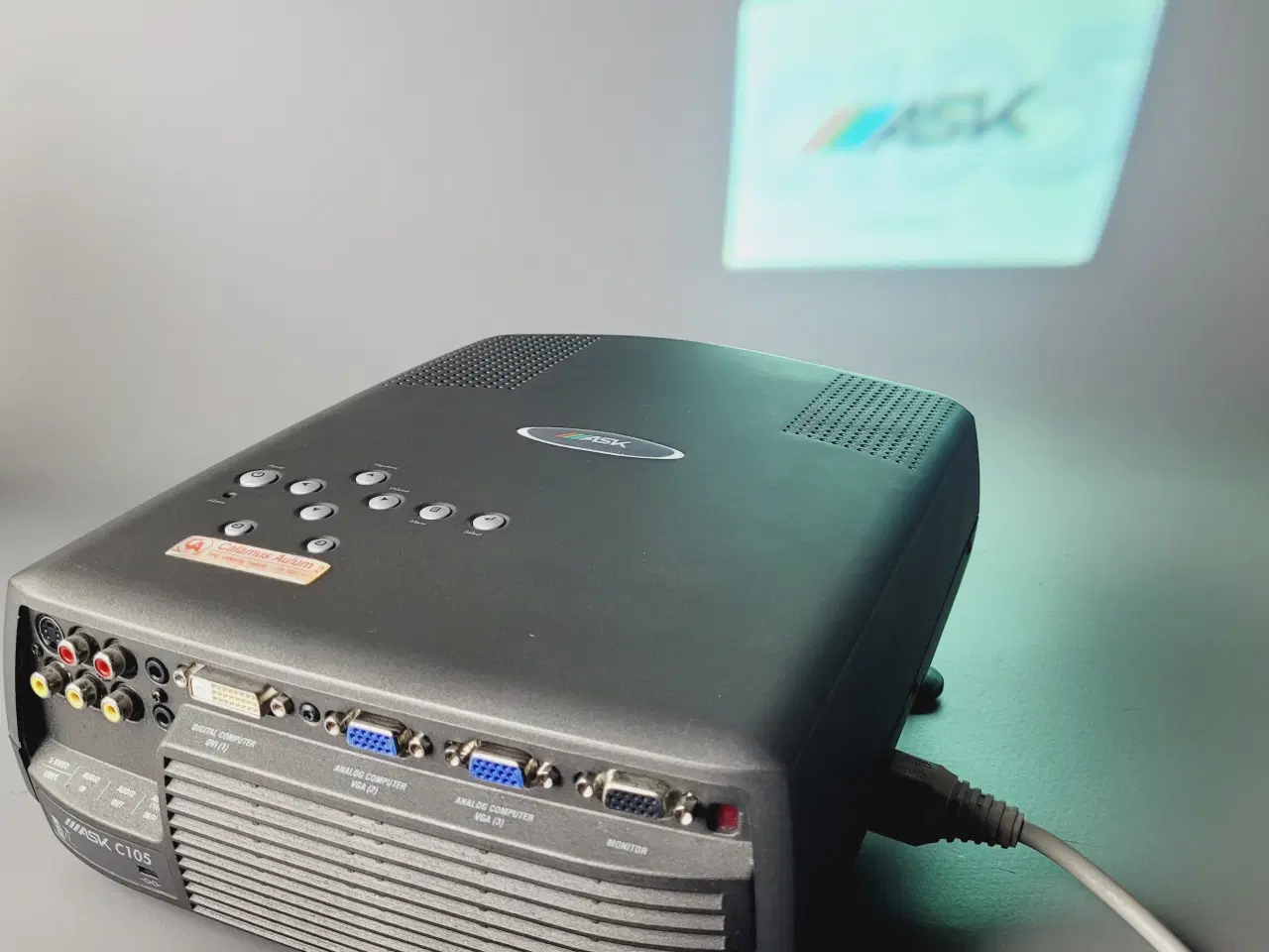 Billede 2 - ⭐️· ✨ ASK C105 XGA Projektor - 2000 ANSI Lumens