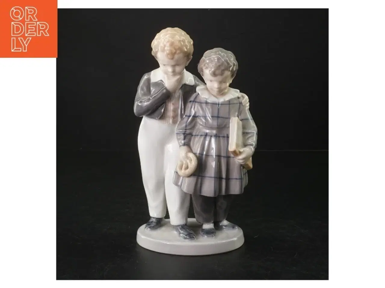 Billede 1 - Porcelænsfigur af to børn fra Royal Copenhagen (str. H. 20,5 cm)