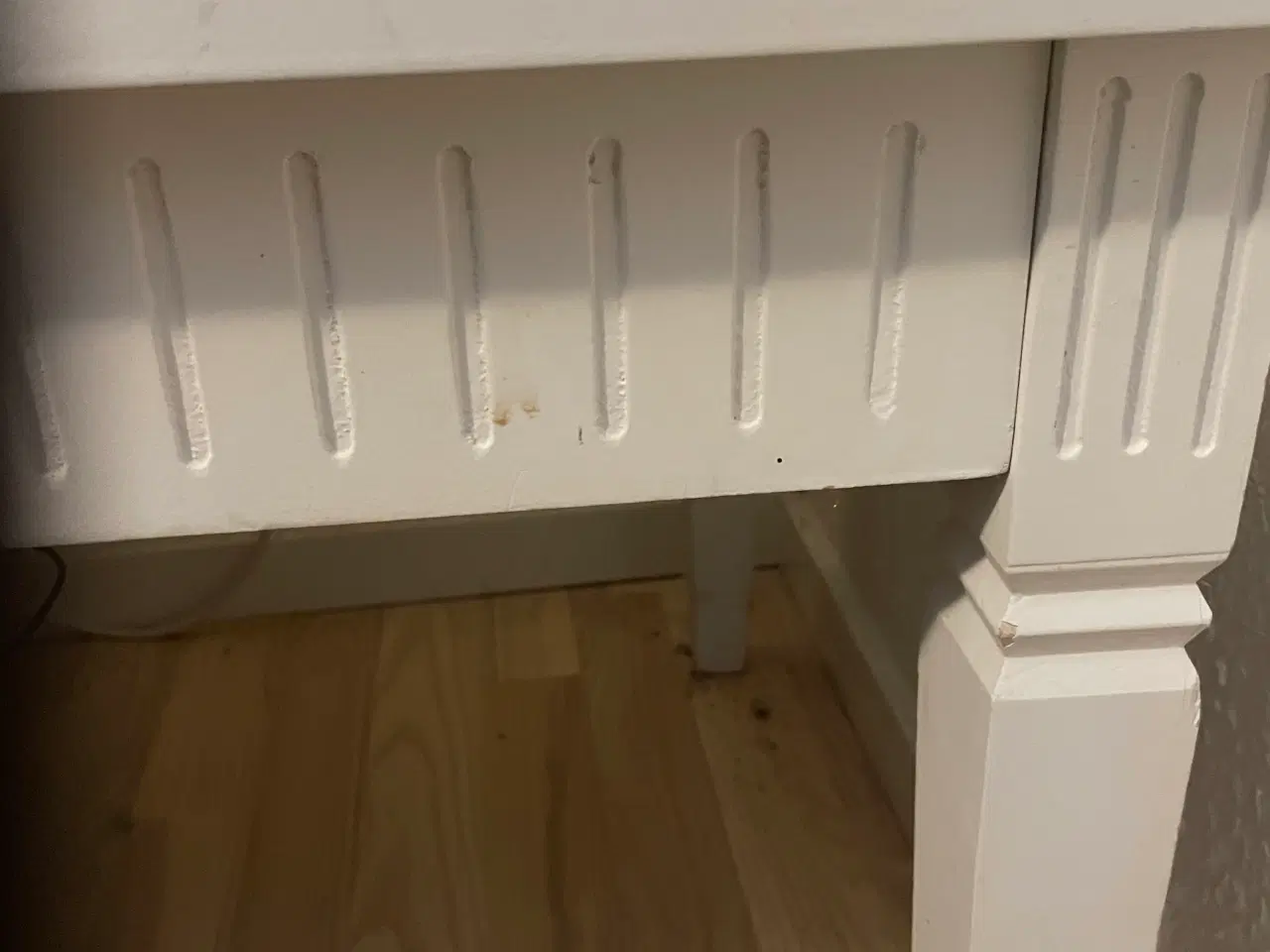 Billede 3 - Hvidmalet sofabord. Brugt til sengebord.