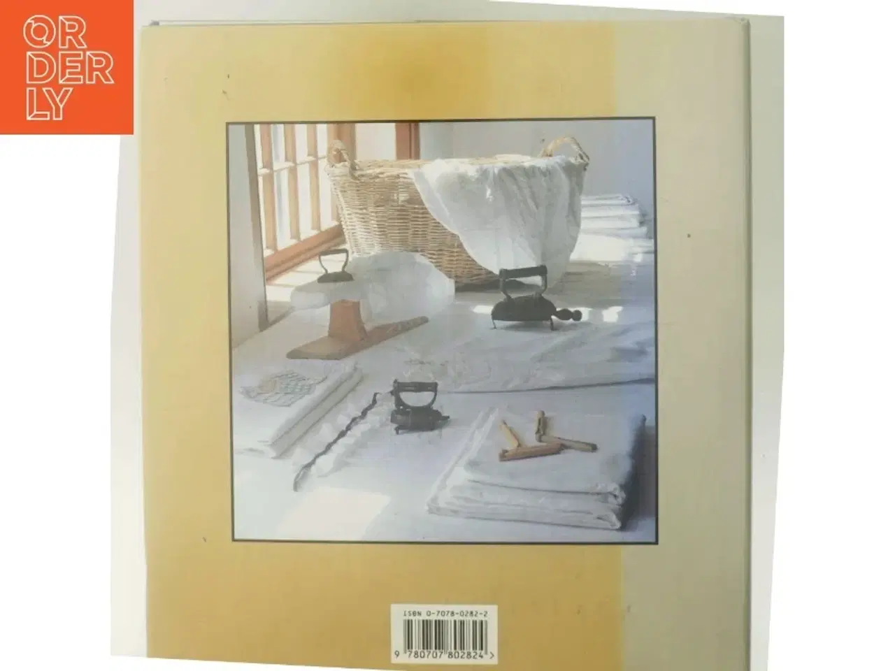 Billede 3 - Behind the Scenes af Christina Hardyment (Bog)